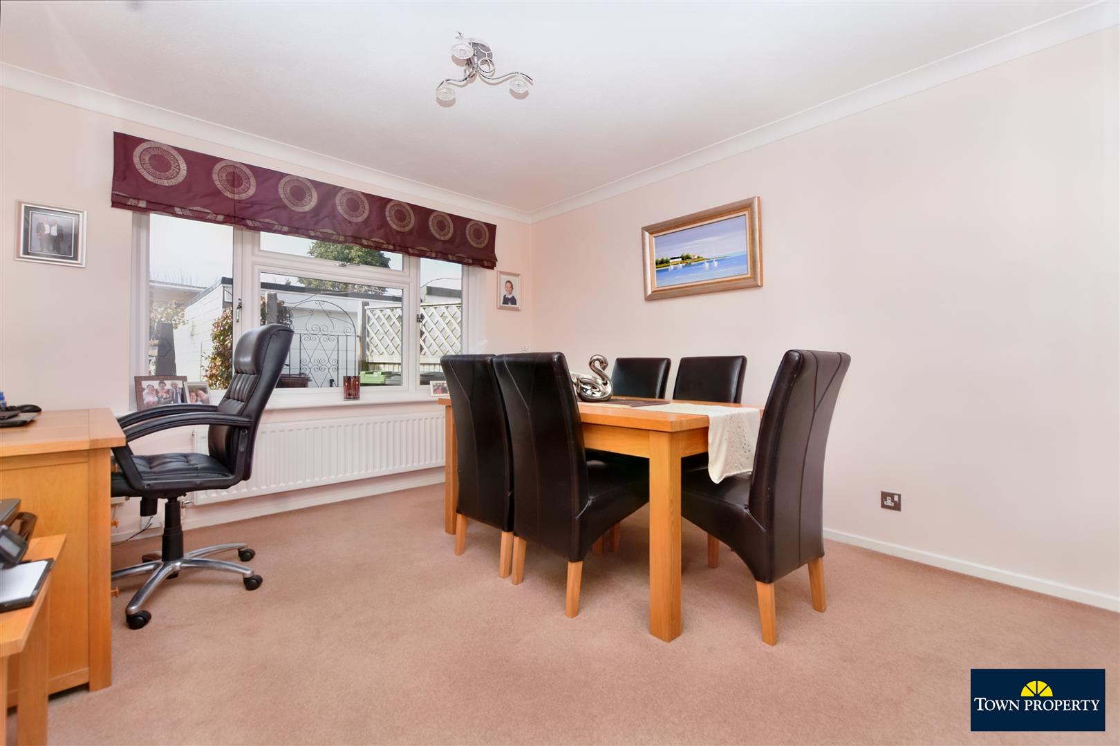 Property Details for Willingdon Park Drive Eastbourne East Sussex BN22 0DB Town Property